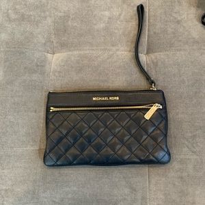 Michael Kors wristlet. Black and gold good condition !